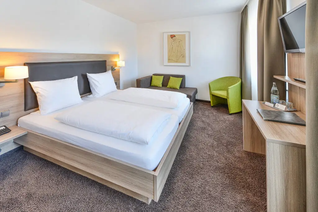 Doppelzimmer im Hotel Gasthof zum R&ouml;ssle &ndash; ger&auml;umig, mit Sitzecke und privatem Bad